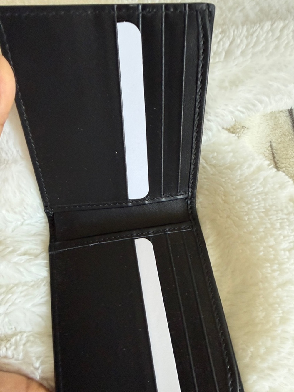 Gucci Black Leather Wallet with Gold Logo Accent - Picture 5 of 7